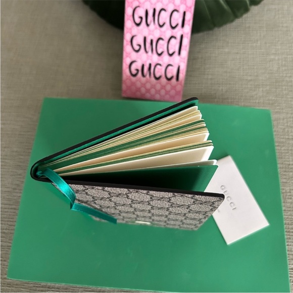 GUCCI x DISNEY COLLAB RARE NOTEBOOK BRAND NEW AUTHENTIC& LUXURY/AUTH CARD - Picture 4 of 7
